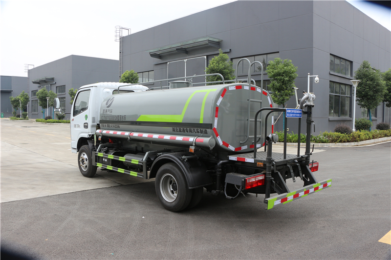 東風(fēng)福瑞卡5噸灑水車(chē)
