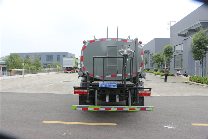 東風(fēng)福瑞卡9噸灑水車