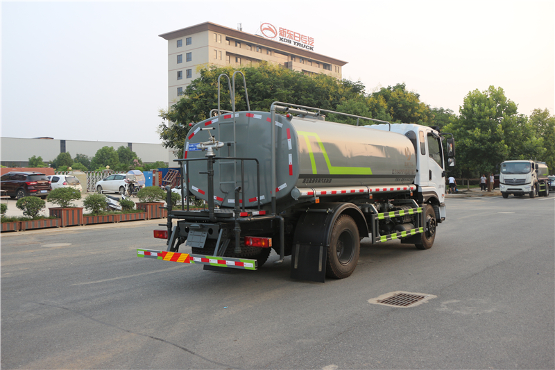 東風D1 12噸灑水車