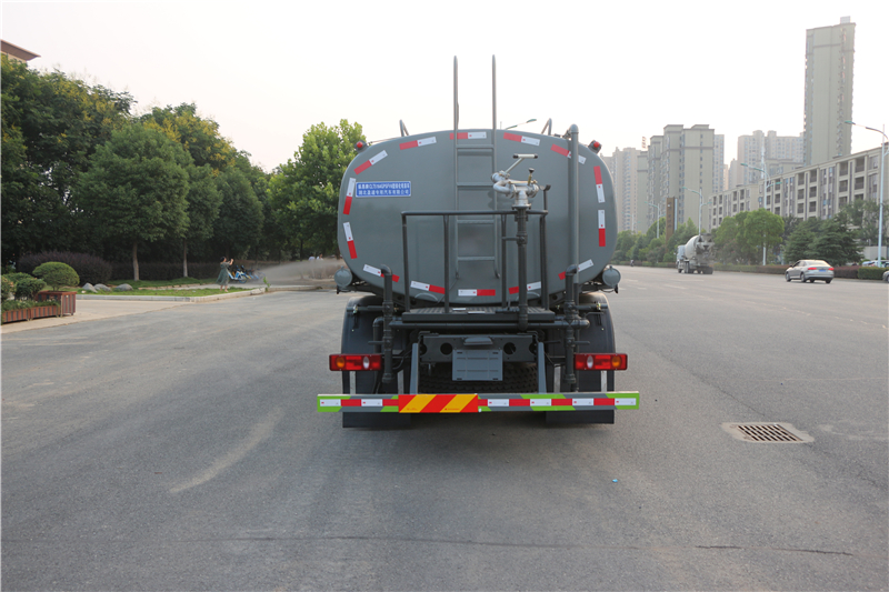東風D1 12噸灑水車