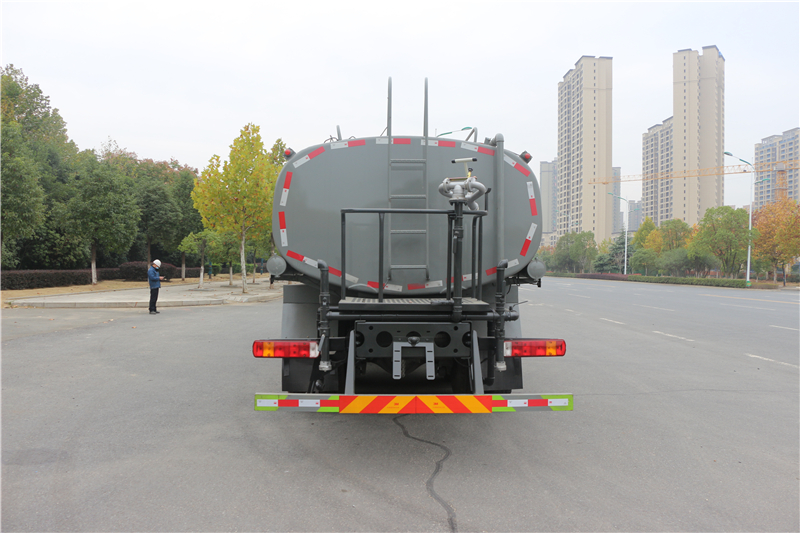 重汽豪沃后雙橋18噸灑水車