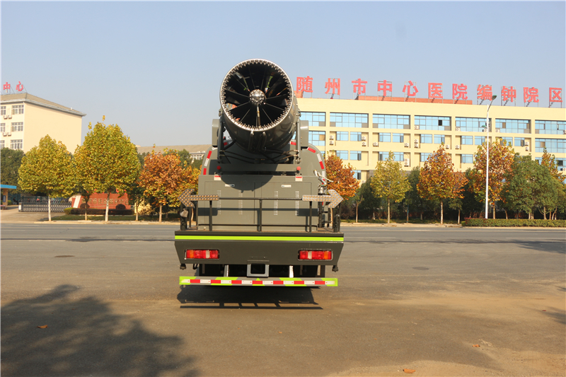 汕德卡重汽后雙橋抑塵車(120型霧炮)
